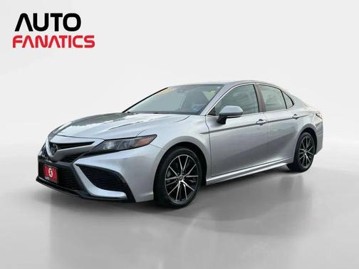 Silver Sky Metallic 2022 Toyota Camry SE