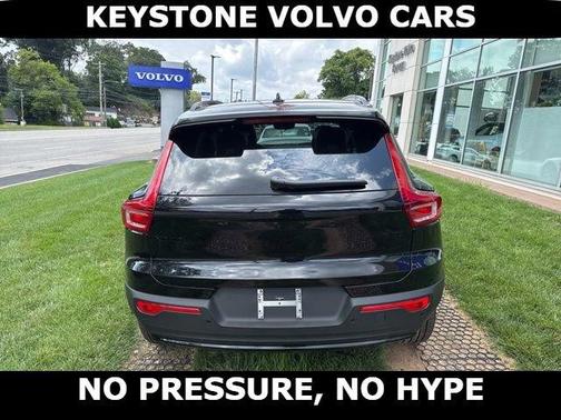 2026 Volvo XC40 B5 Ultra Black Edition