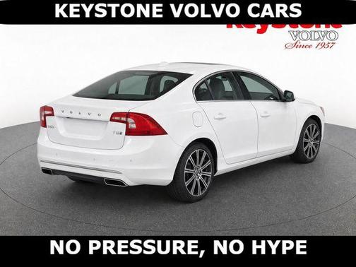 Crystal White 2018 Volvo S60 Inscription T5