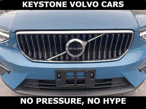 2025 Volvo XC40 Core