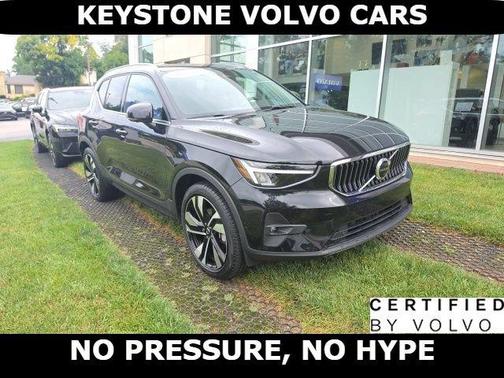 Onyx Black 2023 Volvo XC40 B5 Plus Bright Theme