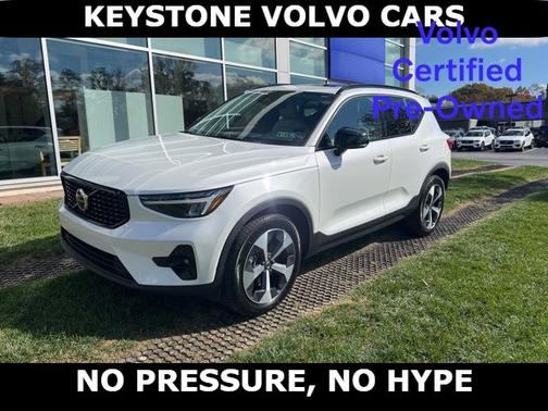 2023 Volvo XC40 B5 AWD Plus Dark