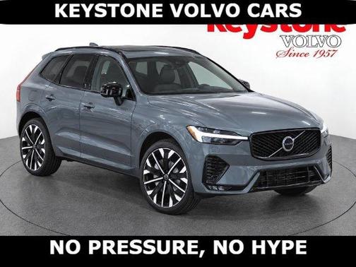 Forest Green 2027 Volvo XC60 B5 ULTRA