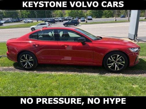 Fusion Red 2023 Volvo S60 B5 Core Dark Theme