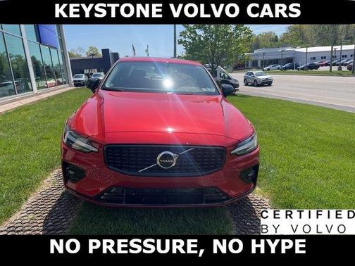 Fusion Red 2023 Volvo S60 B5 Core Dark Theme