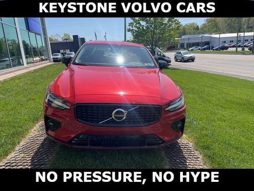 Fusion Red 2023 Volvo S60 B5 Core Dark Theme