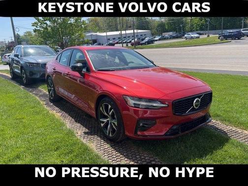 Fusion Red 2023 Volvo S60 B5 Core Dark Theme