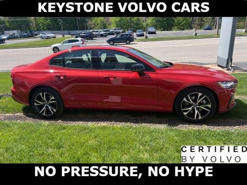 Fusion Red 2023 Volvo S60 B5 Core Dark Theme