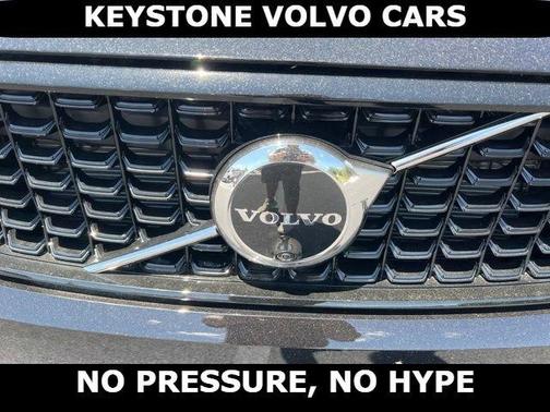 Onyx Black 2026 Volvo XC40 B5 Plus