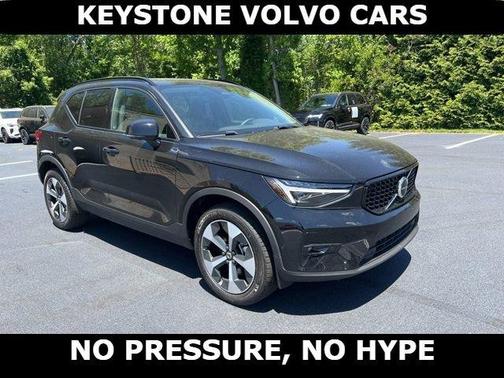 Onyx Black 2026 Volvo XC40 B5 Plus