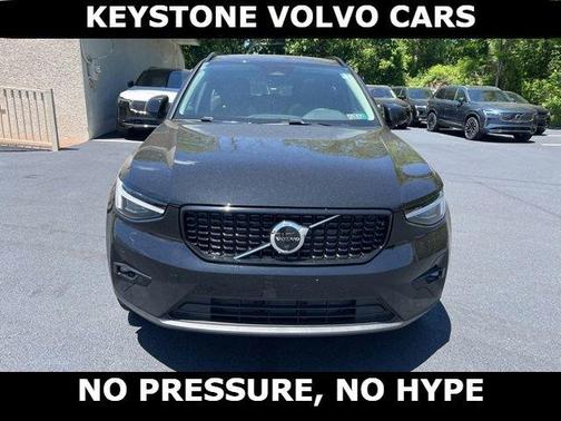 Onyx Black 2026 Volvo XC40 B5 Plus