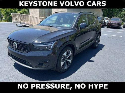 Onyx Black 2026 Volvo XC40 B5 Plus