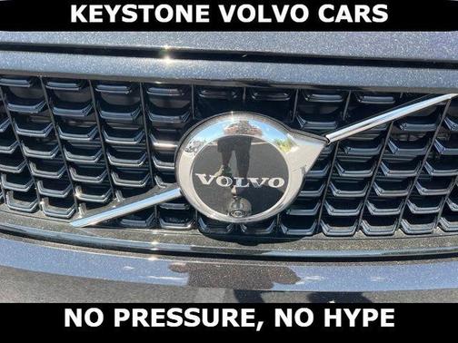 Onyx Black 2026 Volvo XC40 B5 Plus