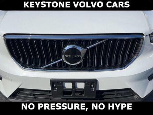 2025 Volvo XC40 B5 Core Bright Theme