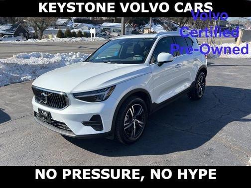 2025 Volvo XC40 B5 Core Bright Theme