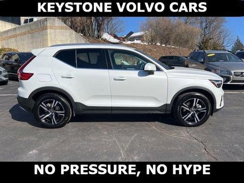 2025 Volvo XC40 B5 Core Bright Theme