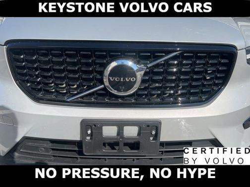 Silver 2023 Volvo XC40 B5 Plus Dark Theme