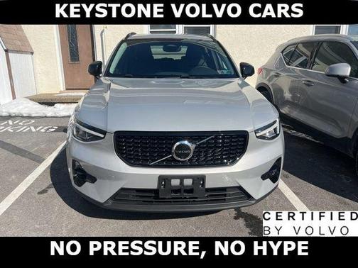 Silver 2023 Volvo XC40 B5 Plus Dark Theme