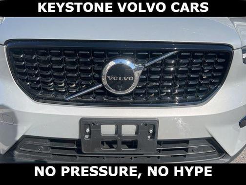 2023 Volvo XC40 B5 Plus Dark Theme