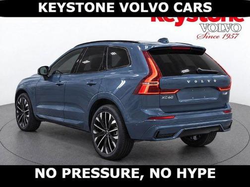 Denim Blue 2027 Volvo XC60 T8 ULTRA