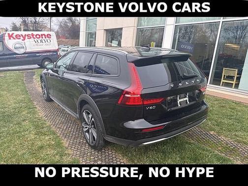 2025 Volvo V60 Cross Country Plus