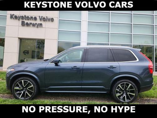 2022 Volvo XC90 T6 AWD Momentum 6 Seater