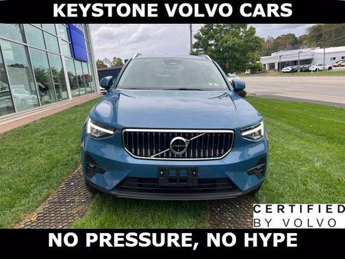 Fjord Blue 2024 Volvo XC40 B5 Plus Bright Theme