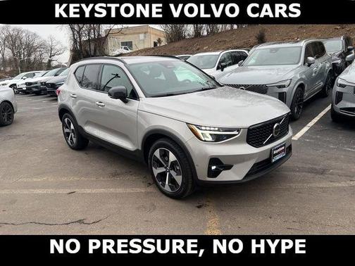 2025 Volvo XC40 B5 Plus Dark Theme