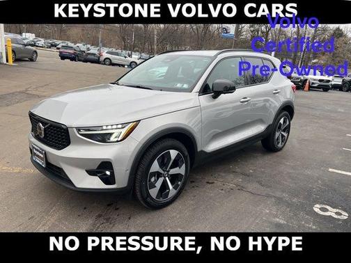 2025 Volvo XC40 B5 Plus Dark Theme