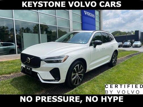 Crystal White 2024 Volvo XC60 B5 Plus Dark Theme