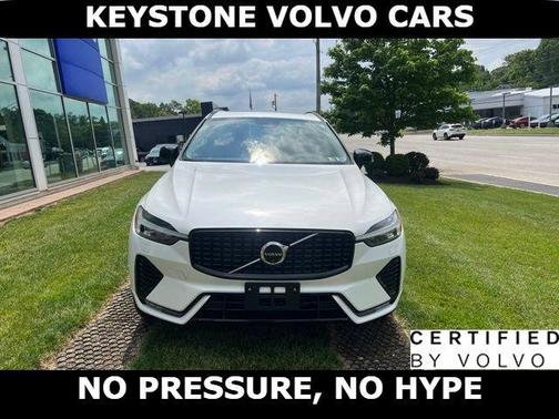 Crystal White 2024 Volvo XC60 B5 Plus Dark Theme