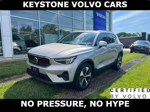 Silver 2024 Volvo XC40 B5 Core