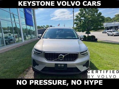 Silver 2024 Volvo XC40 B5 Core