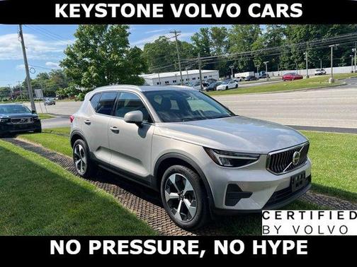 Silver 2024 Volvo XC40 B5 Core