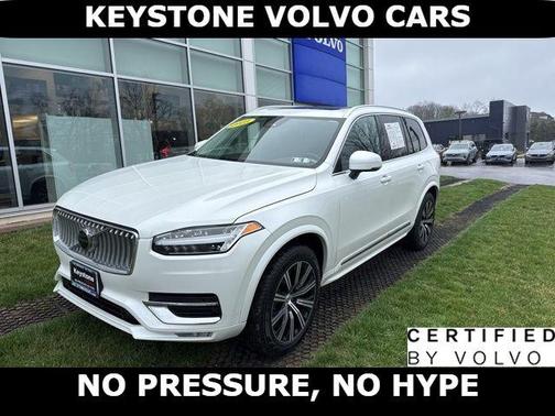 Crystal White 2025 Volvo XC90 B5 Core