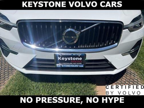 Crystal White 2023 Volvo XC60 B5 Core