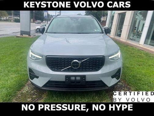 Vapour Grey 2024 Volvo XC40 B5 Plus Dark Theme