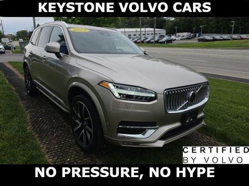 Bright 2023 Volvo XC90 B5 Plus