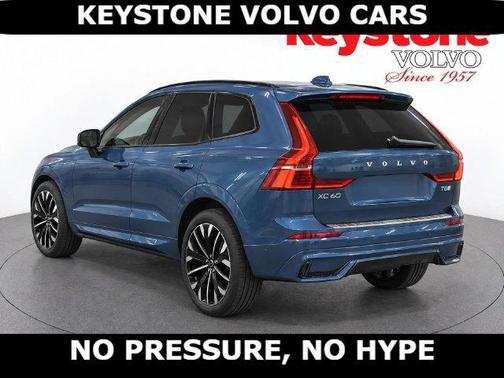 Denim Blue 2027 Volvo XC60 T8 ULTRA
