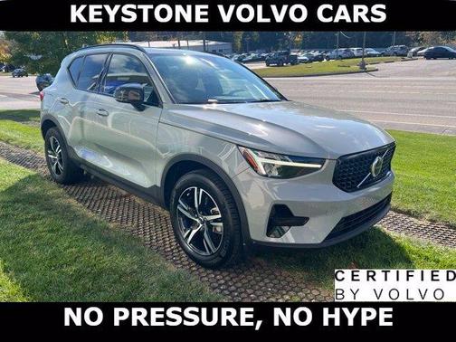 Vapour Grey 2024 Volvo XC40 B5 Core