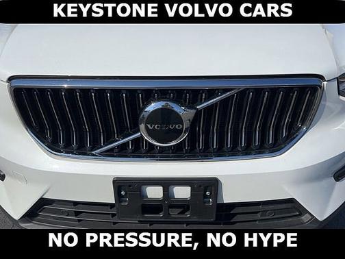 2025 Volvo XC40 Core