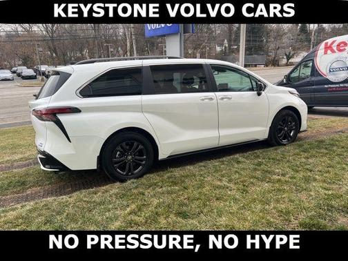 Ice 2024 Toyota Sienna XSE 7 Passenger