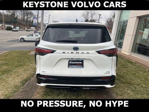 Ice 2024 Toyota Sienna XSE 7 Passenger