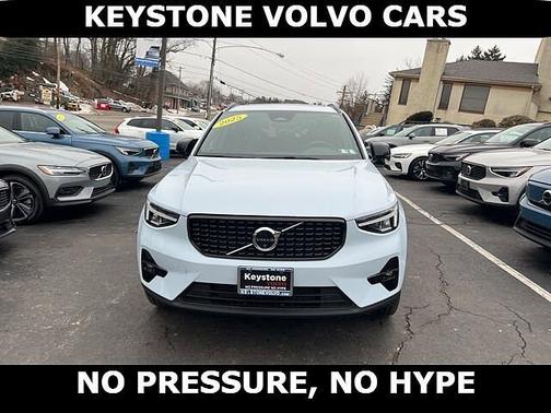 2025 Volvo XC40 Plus