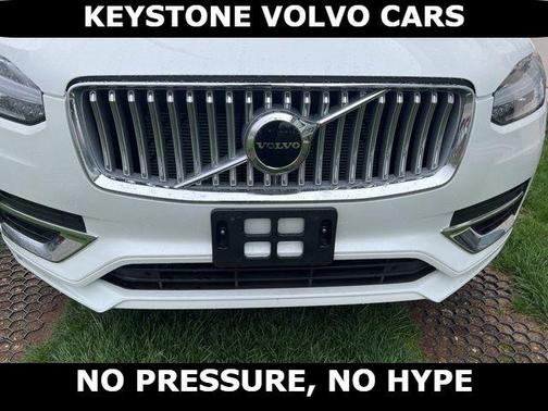 Crystal White 2025 Volvo XC90 B5 Core