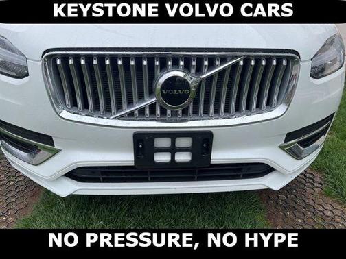 Crystal White 2025 Volvo XC90 B5 Core