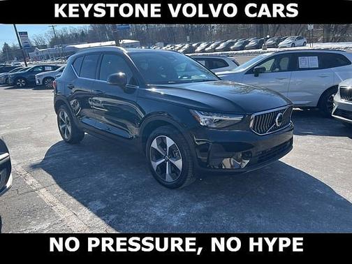 2025 Volvo XC40 Core