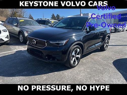 2025 Volvo XC40 Core