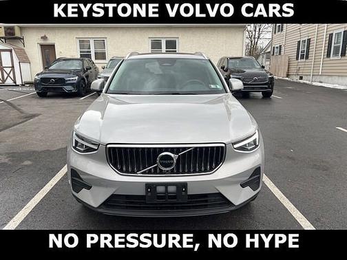 2025 Volvo XC40 Core