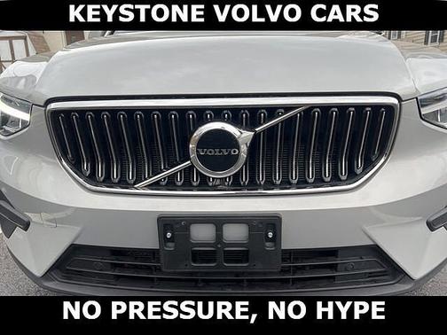 2025 Volvo XC40 Core